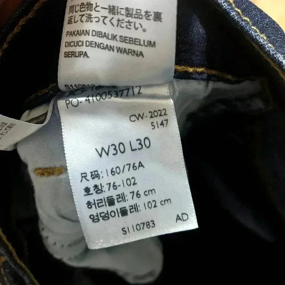 Levi's Jeans Women Size w30 L30 Cuffed Cropped Dark Wash Stretch Mid Rise. - Picture 10 of 10